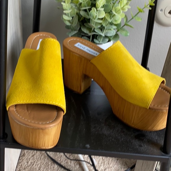 Steve Madden mustard yellow wooden heels - Picture 1 of 3